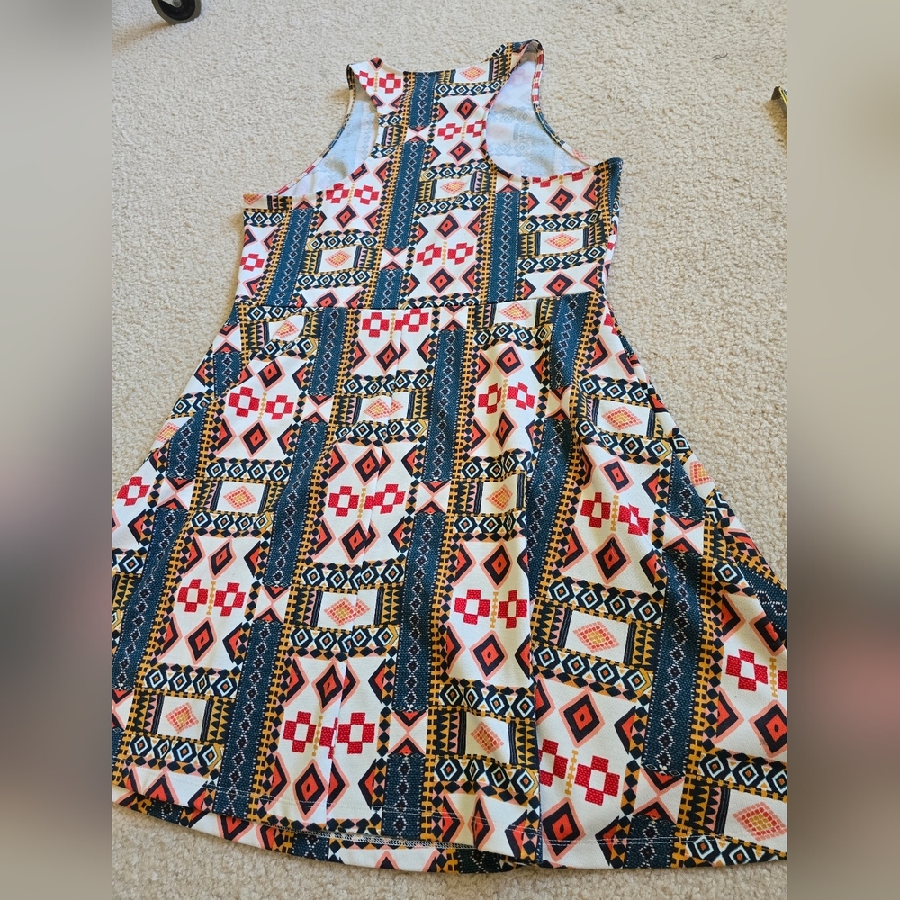 Geometric Patterned Sleeveless Dress - Picture 7 of 7